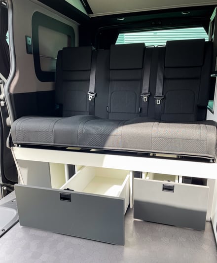 van-amenage-hanroad-tiroirs-ouverts-banquette